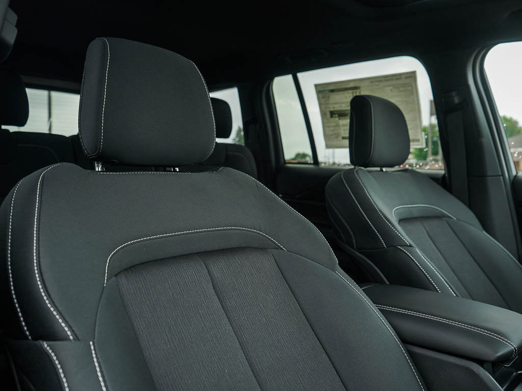 New 2025 Jeep Grand Cherokee Laredo X w/ Luxury Tech Group I image 11