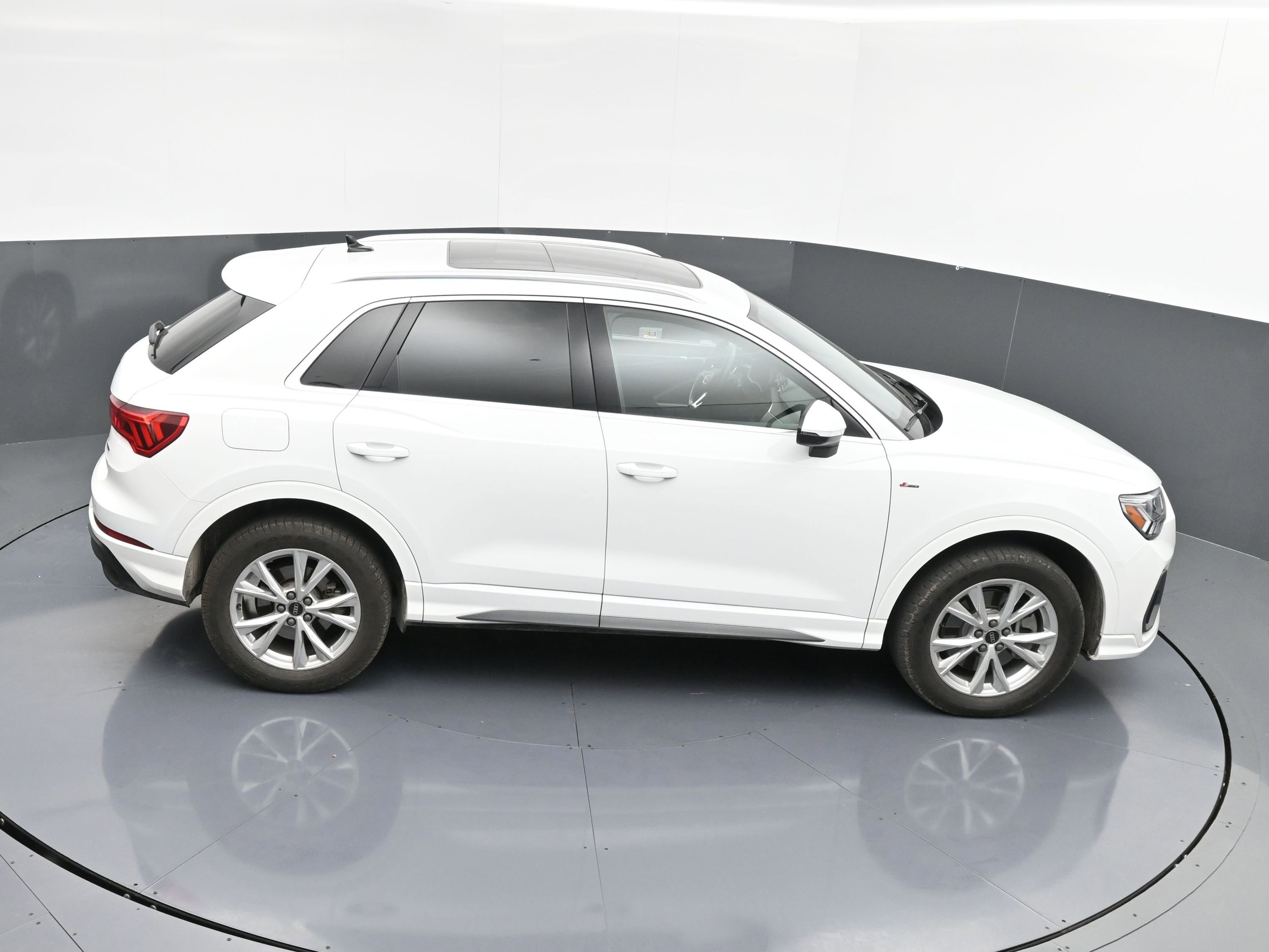 Used 2023 Audi Q3 2.0T Premium w/ Convenience Package image 37