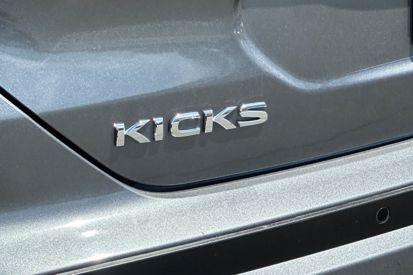 Used 2021 Nissan Kicks SR w/ Interior Electronics Package FWD image 34