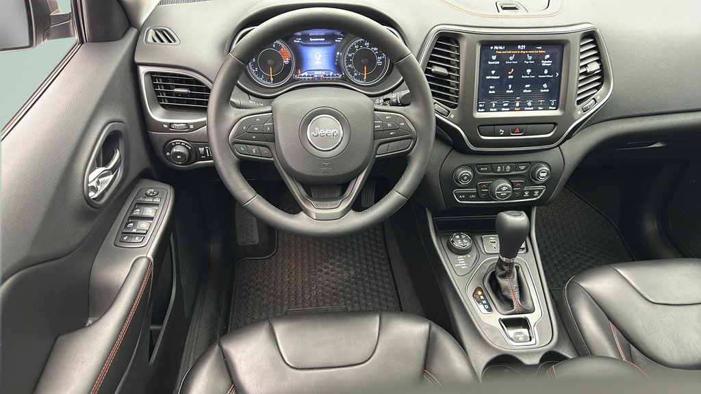 Used 2019 Jeep Cherokee Trailhawk w/ Comfort/Convenience Group AWD/4WD image 11
