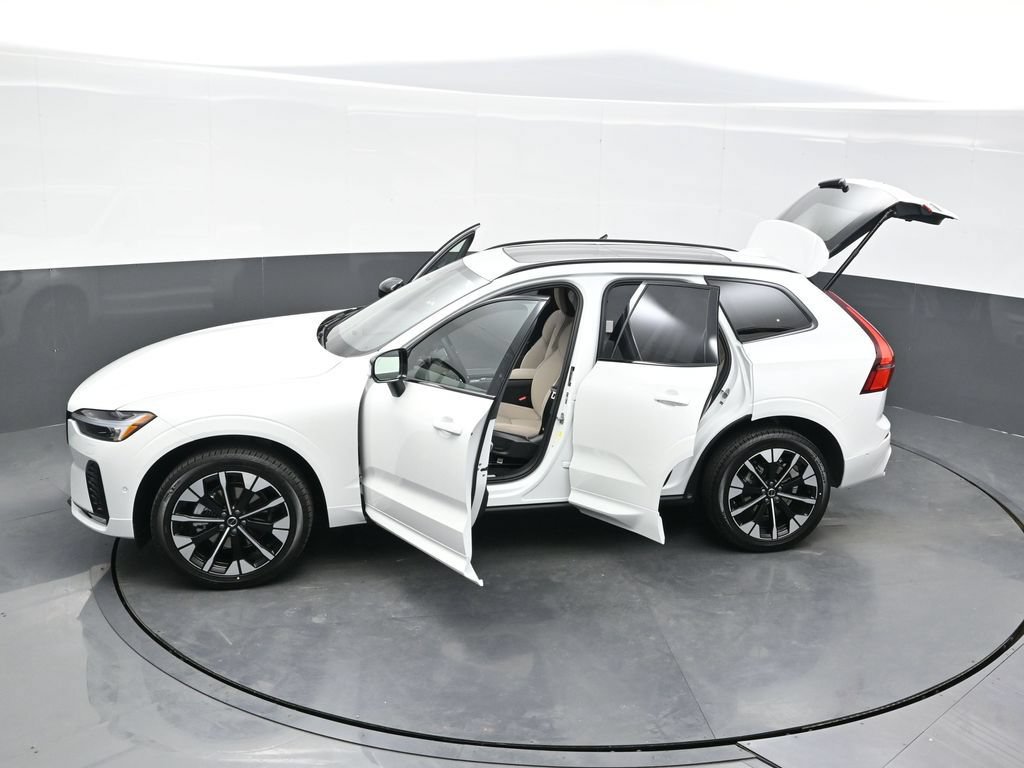 New 2026 Volvo XC60 B5 Plus w/ Protection Package Premier AWD/4WD image 41