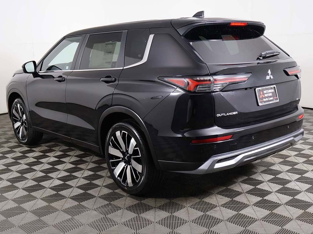 New 2025 Mitsubishi Outlander SE FWD image 12
