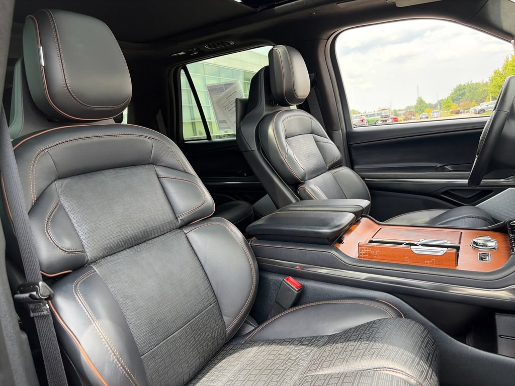 Used 2025 Lincoln Navigator L Black Label AWD/4WD image 12