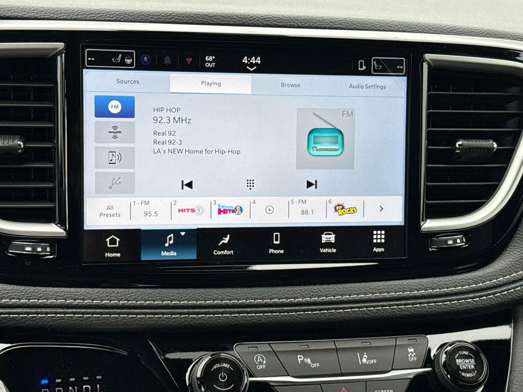 New 2026 Chrysler Pacifica Select image 14