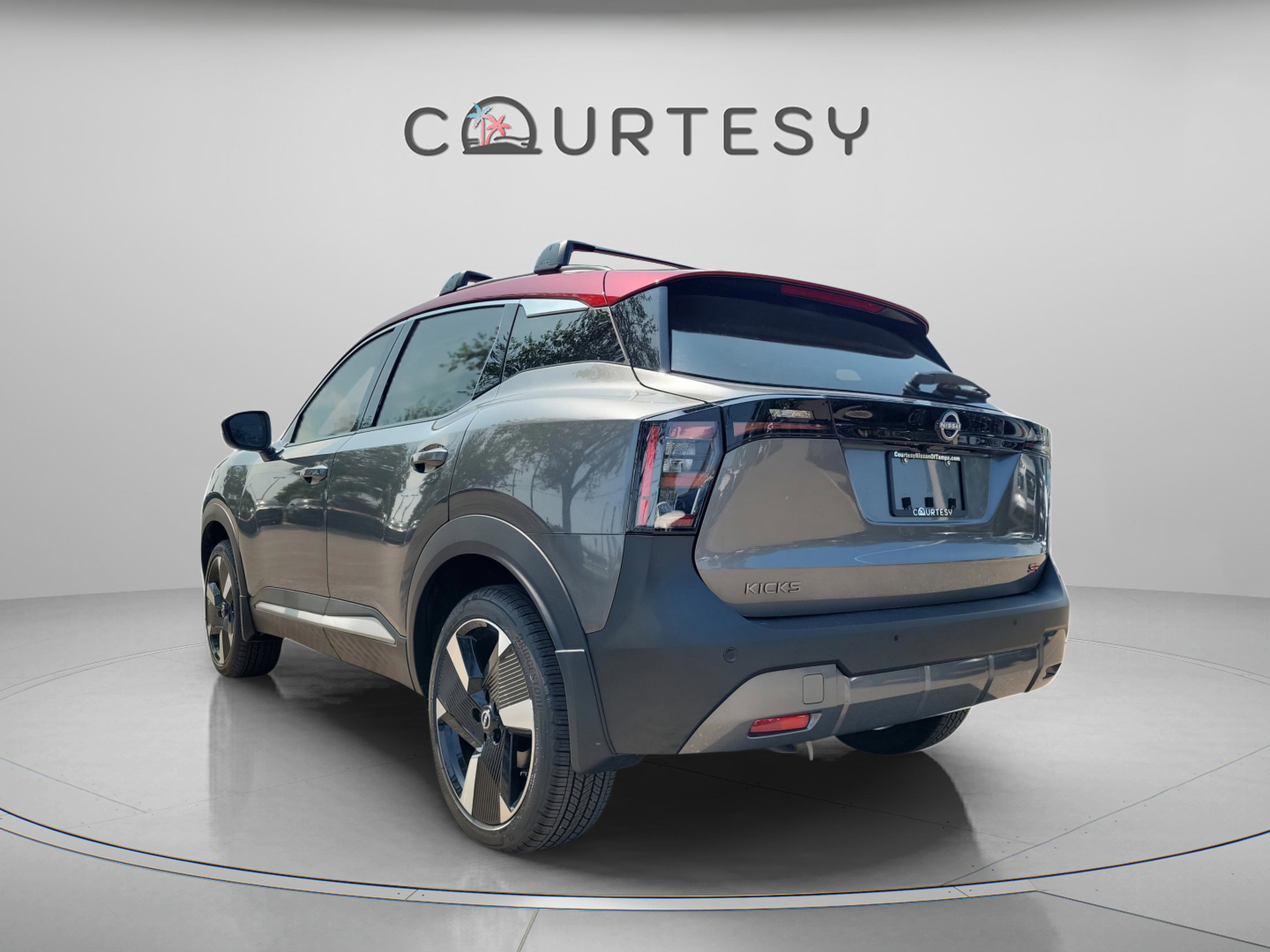New 2025 Nissan Kicks SR FWD image 4