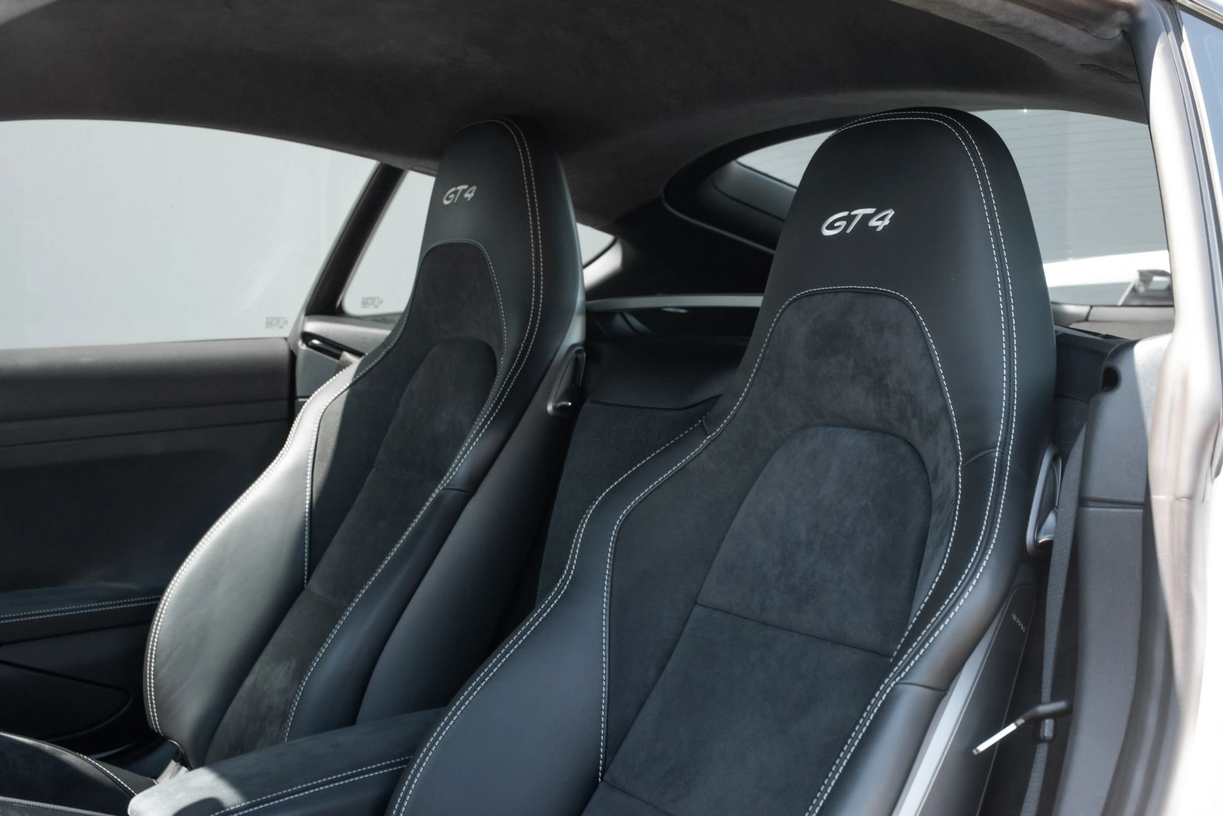 Used 2020 Porsche 718 Cayman GT4 RWD image 10