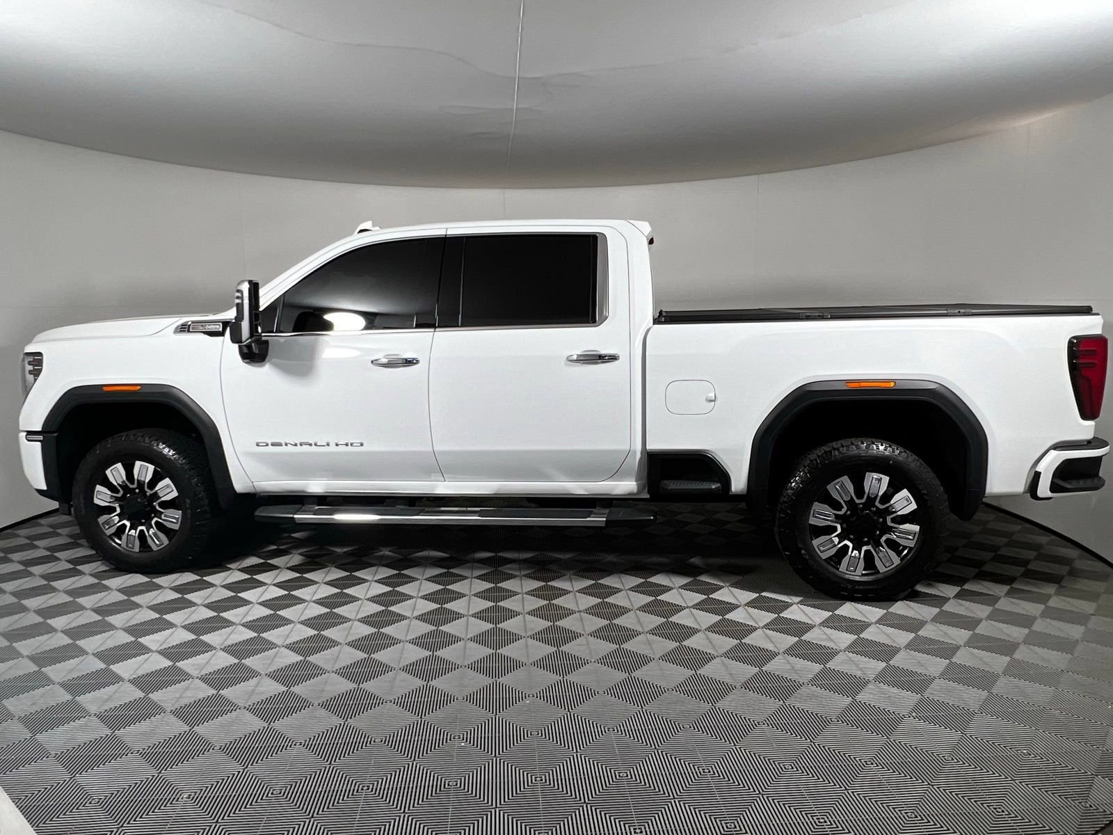 Used 2024 GMC Sierra 2500 Denali w/ Denali Reserve Package AWD/4WD image 8