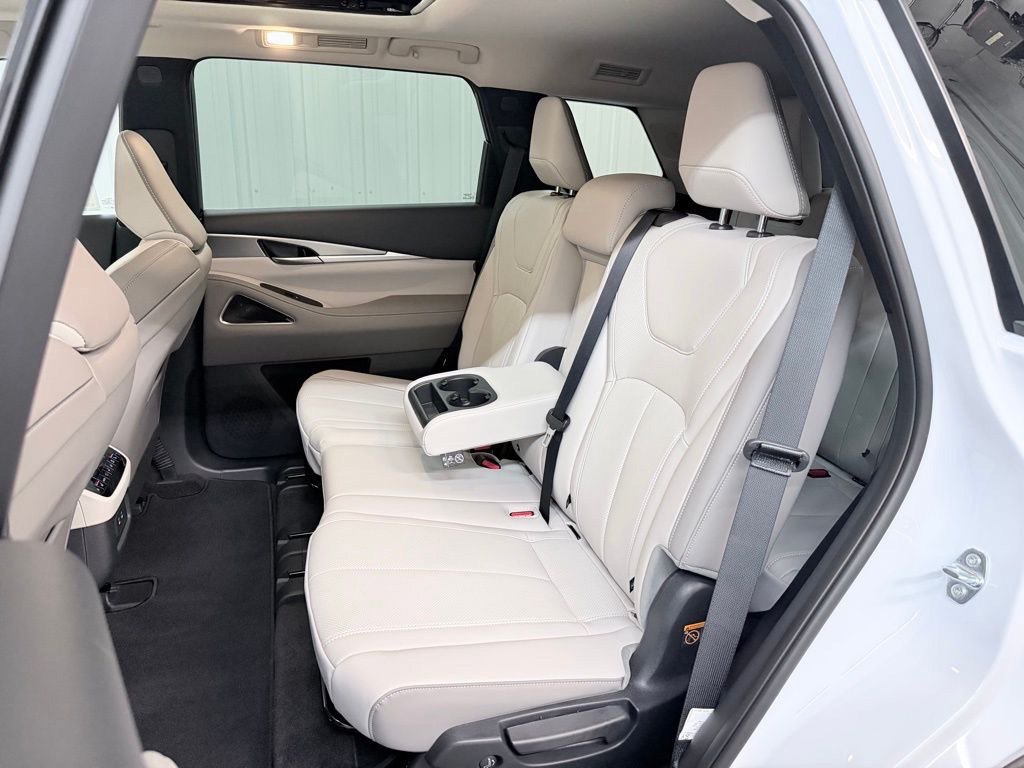 Certified 2027 INFINITI QX60 Luxe w/ Cargo Package FWD image 33