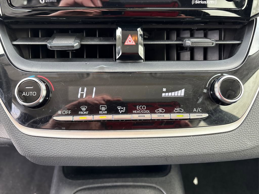 Used 2022 Toyota Corolla LE image 28
