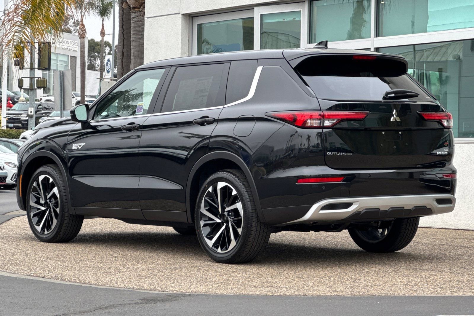 New 2025 Mitsubishi Outlander SE image 6