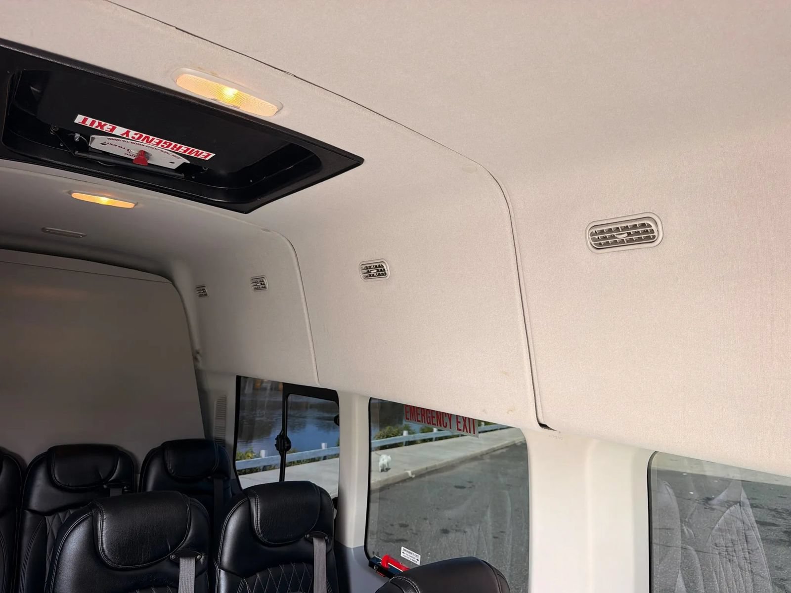 Used 2018 Ford Transit 350 XLT RWD image 30