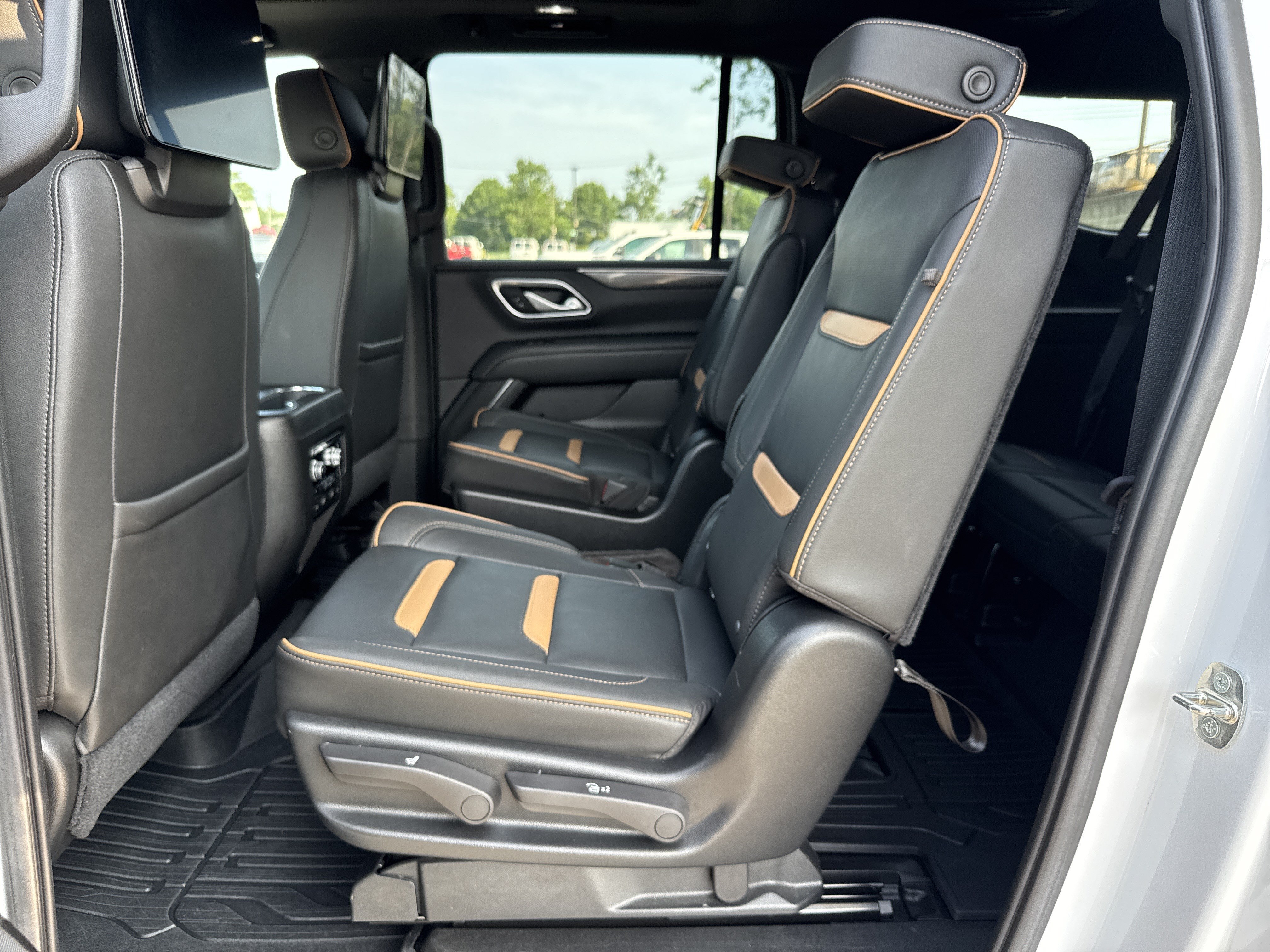 Used 2021 GMC Yukon XL AT4 w/ Rear Media and Nav Package AWD/4WD image 34