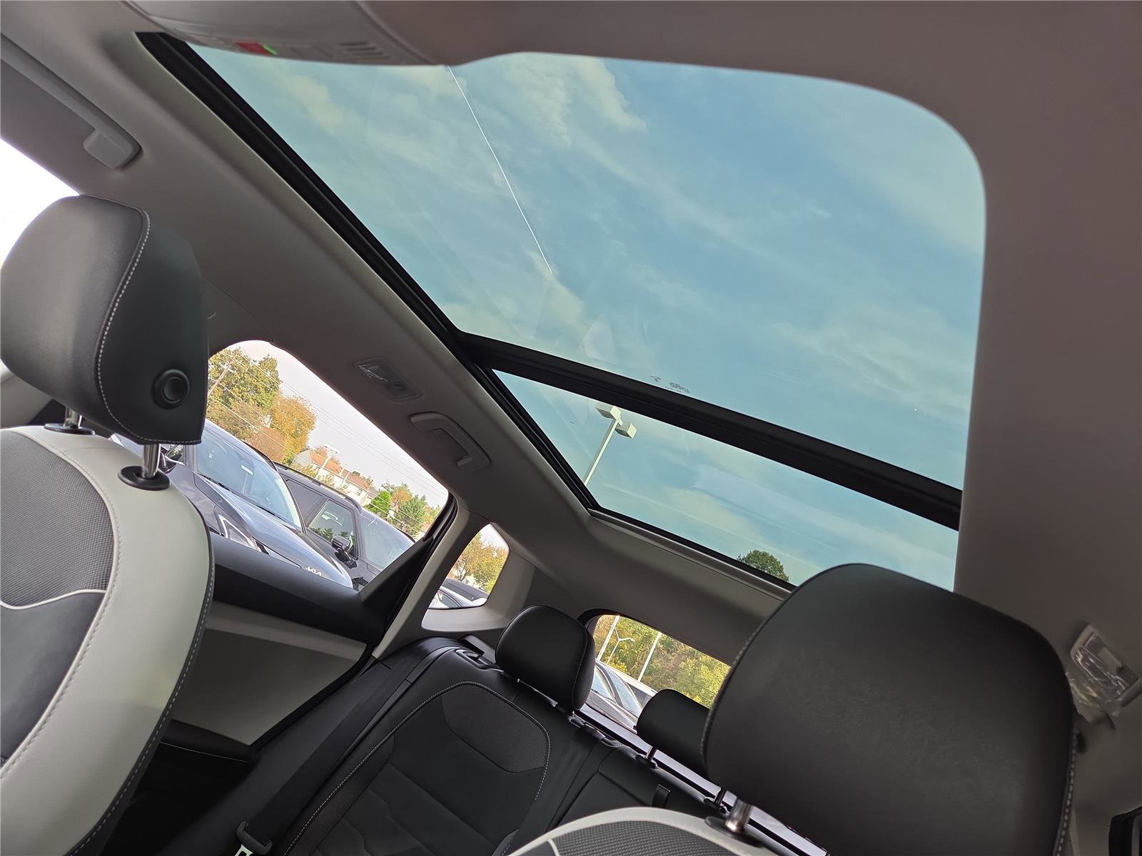 New 2025 Volkswagen Taos SE image 25