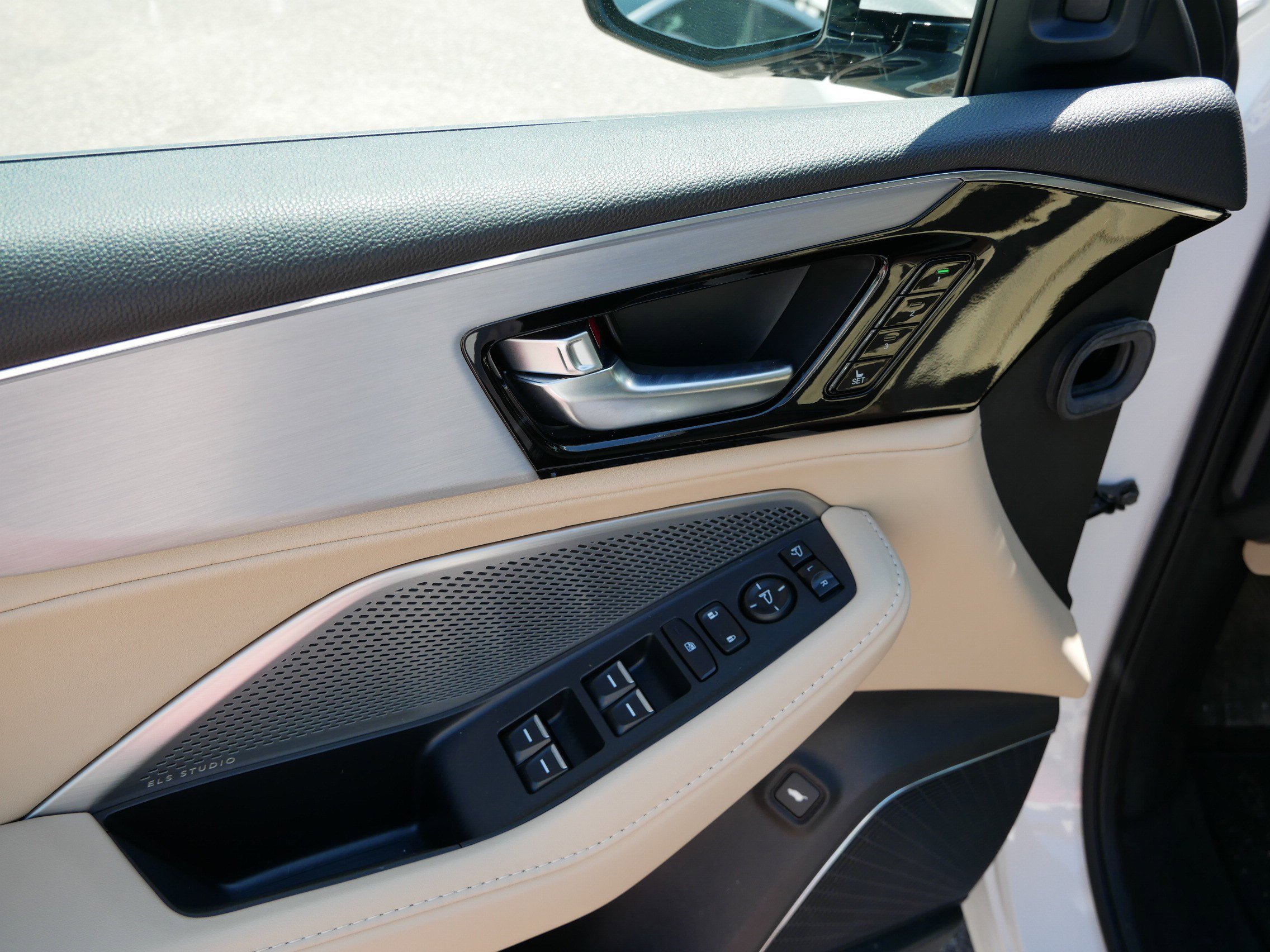 Used 2023 Acura MDX SH-AWD w/ Technology Package image 19