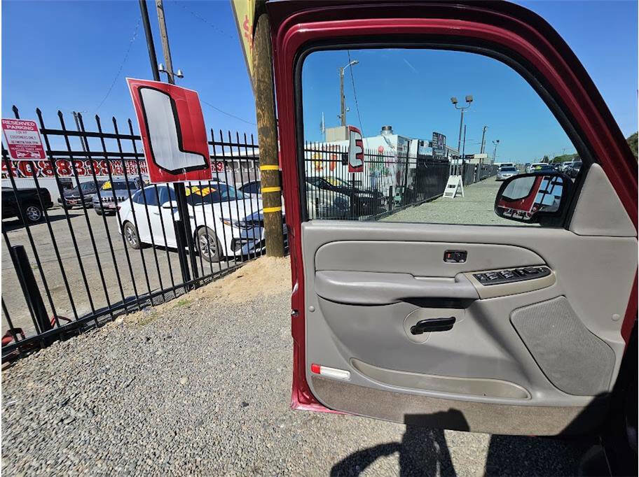 Used 2005 GMC Yukon 2WD image 33
