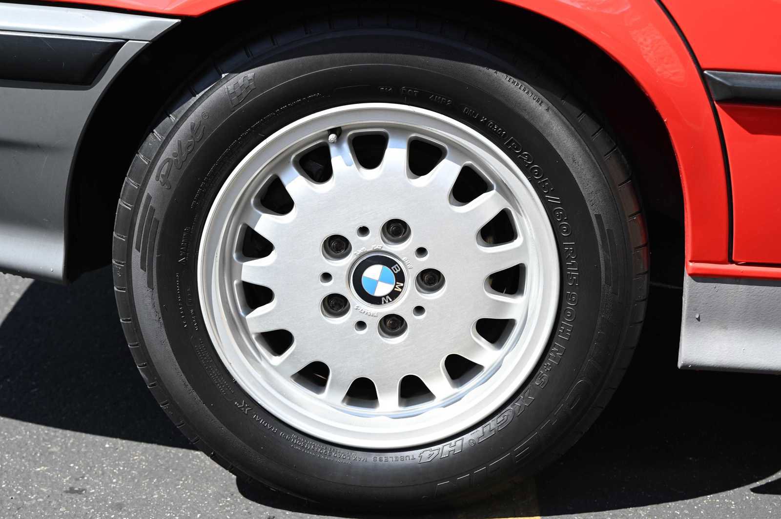 Used 1992 BMW 325i Sedan image 10