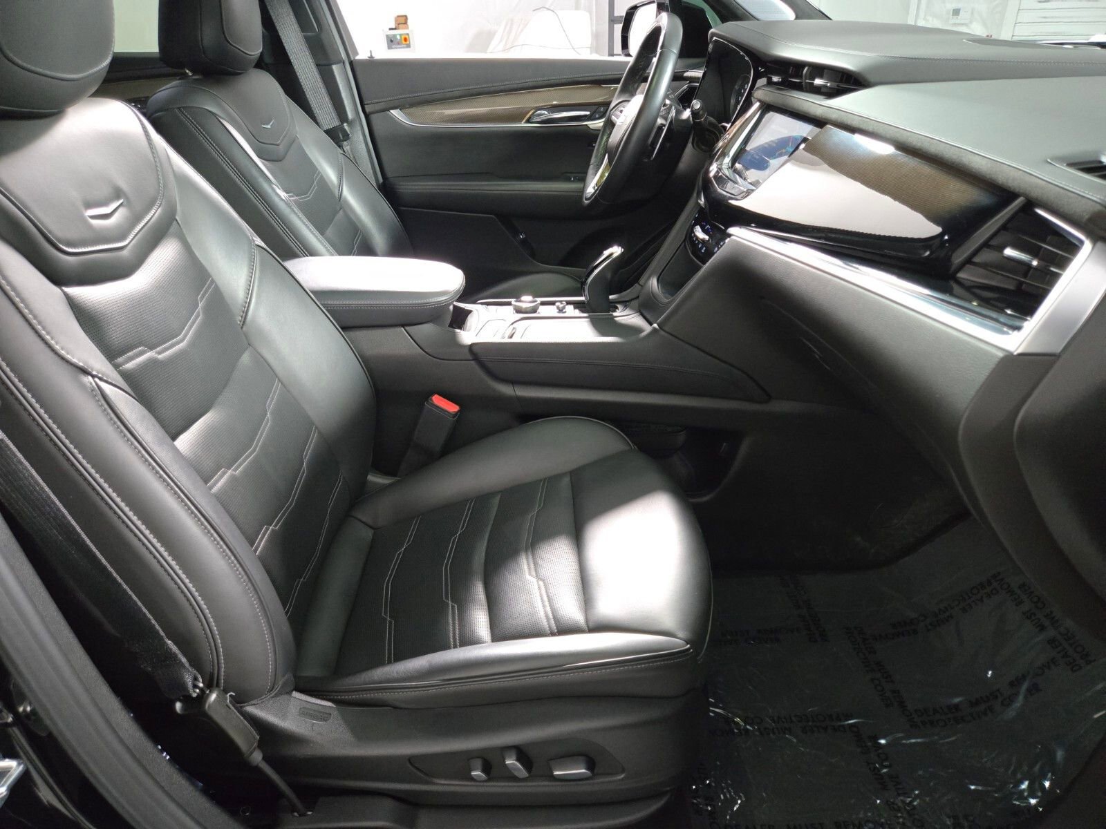 Used 2024 Cadillac XT6 Sport w/ Platinum Package AWD/4WD image 3