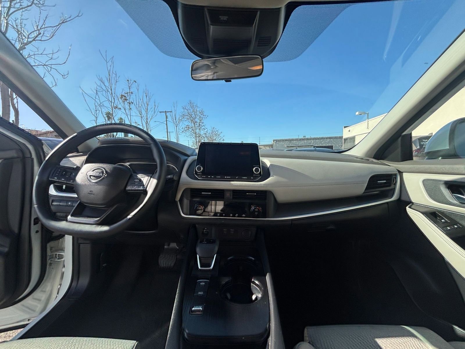 Used 2025 Nissan Rogue SV FWD image 35