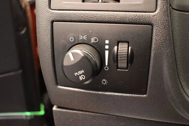 Used 2010 Dodge Challenger SE RWD image 19