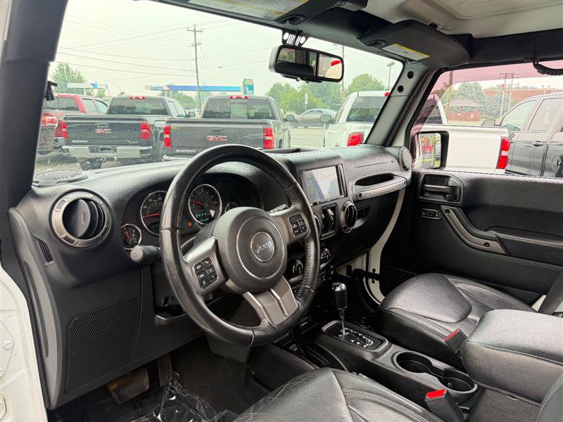 Used 2018 Jeep Wrangler Unlimited Sahara AWD/4WD image 14