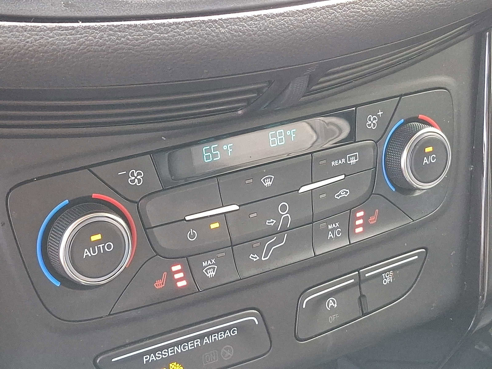 Used 2017 Ford Escape Titanium image 15