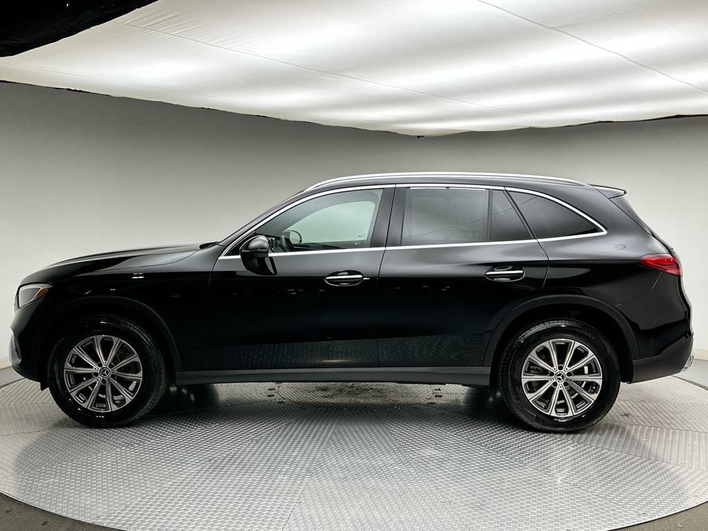 Used 2025 Mercedes-Benz GLC 300 4MATIC image 10