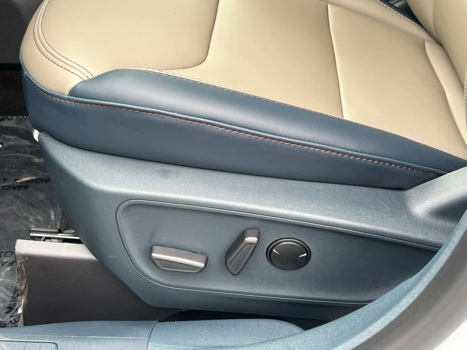 New 2025 Ford Maverick Lariat w/ 4K Tow Package image 28