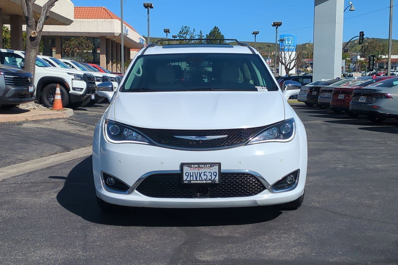 Used 2020 Chrysler Pacifica Limited w/ Tire & Wheel Group image 2