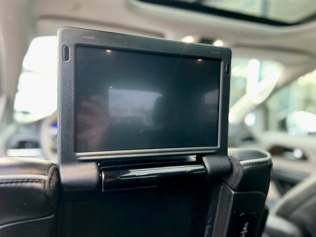 Used 2021 Chrysler Pacifica Limited w/ Uconnect Theater Family Group image 16