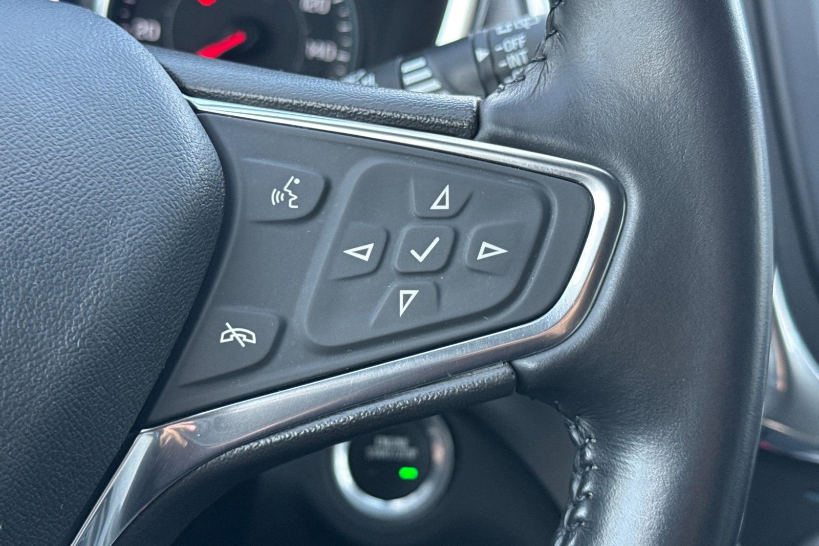 Certified 2021 Chevrolet Equinox LT w/ Driver Convenience Package image 27