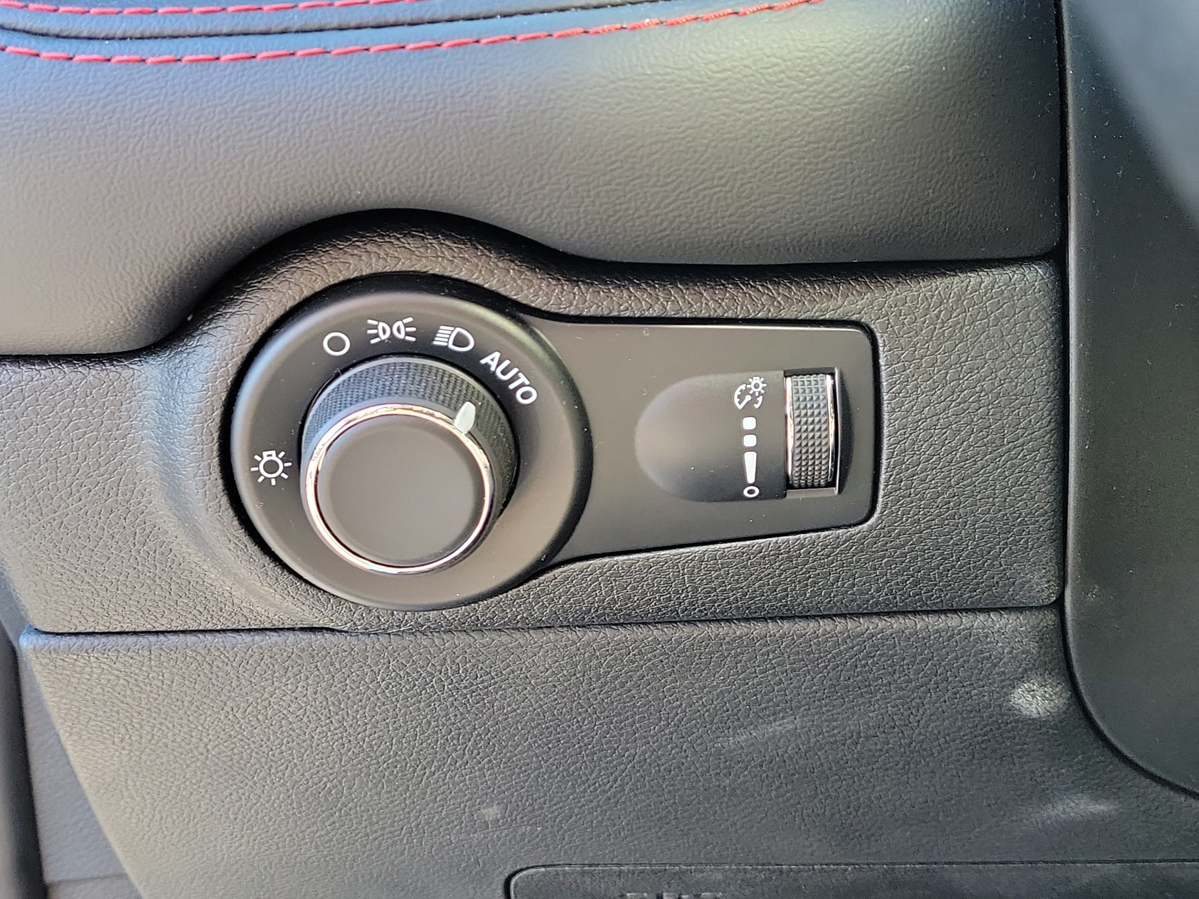 Used 2025 Dodge Durango R/T AWD/4WD image 13