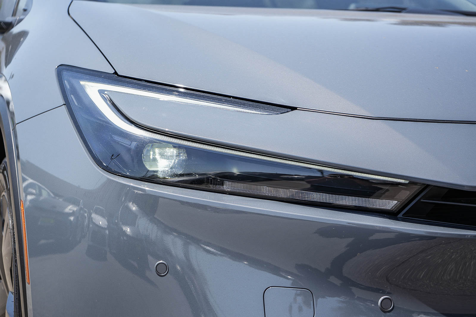 Used 2025 Toyota Prius LE FWD image 4