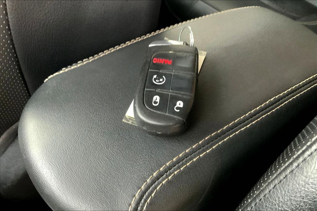 Used 2016 Jeep Renegade Limited image 14