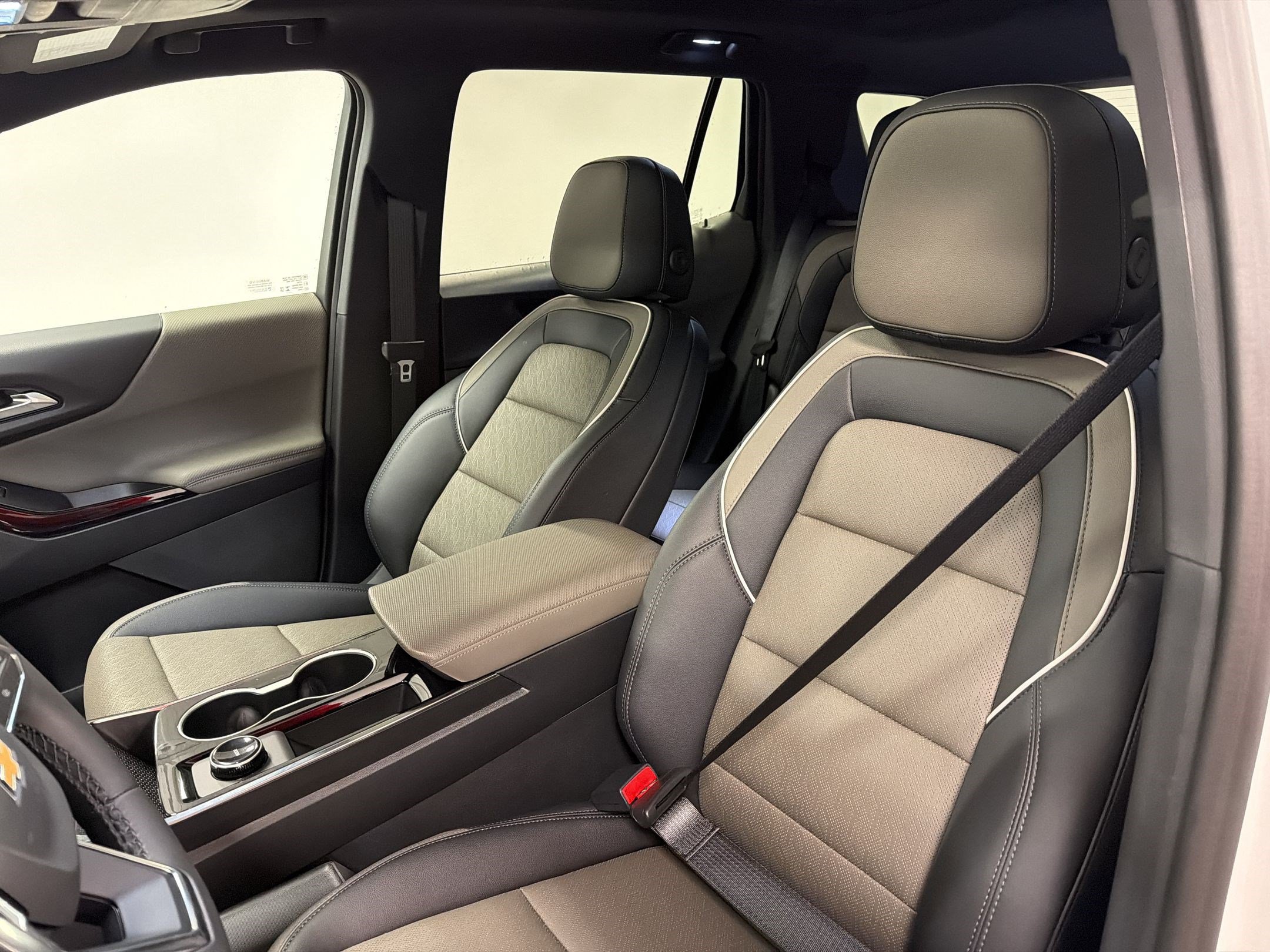 New 2026 Chevrolet Equinox LT w/ Convenience Package II FWD image 22