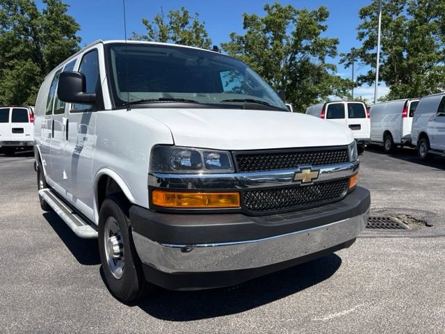 Used 2024 Chevrolet Express 2500 w/ Driver Convenience Package RWD image 12