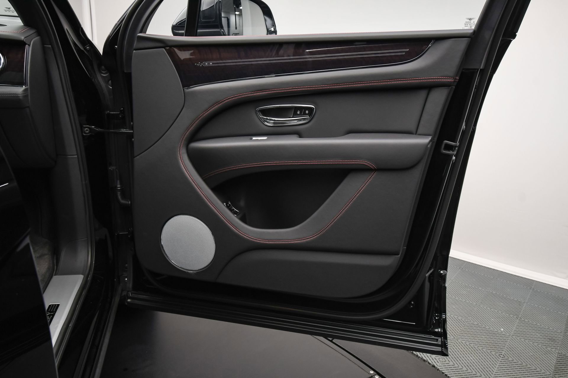 New 2024 Bentley Bentayga Extended Wheelbase image 43