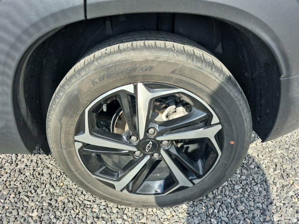 Used 2023 Chevrolet TrailBlazer RS w/ Sun and Liftgate Package FWD image 10