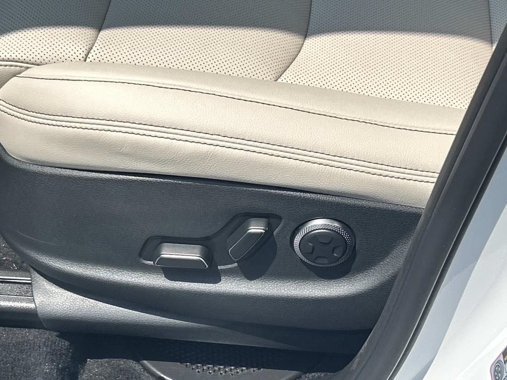 New 2027 Genesis GV70 2.5T Select AWD/4WD image 15