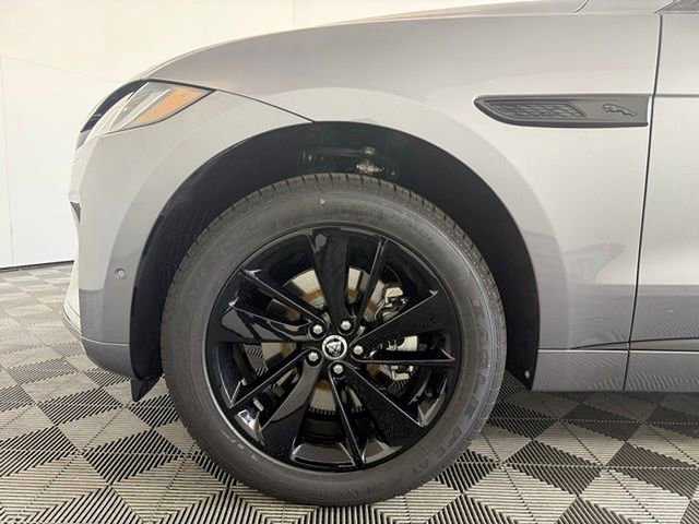 Certified 2025 Jaguar F-PACE R-Dynamic S image 40