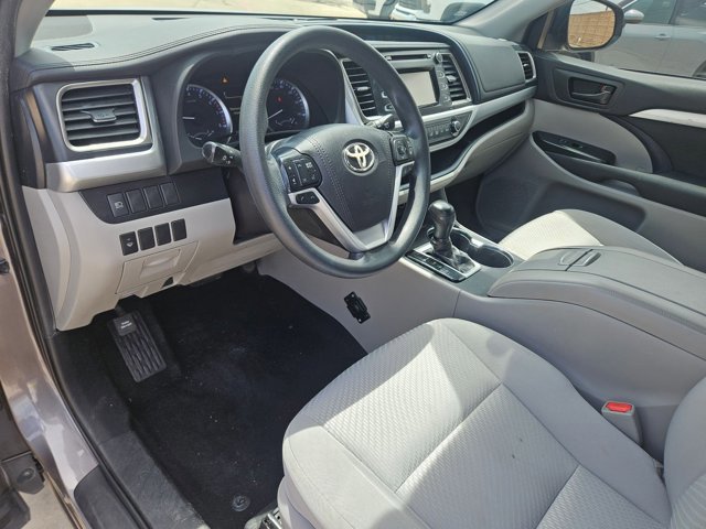 Used 2019 Toyota Highlander LE image 15