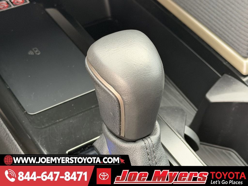 Used 2025 Toyota Camry SE image 21