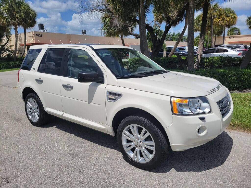 Used 2009 Land Rover LR2 HSE image 3