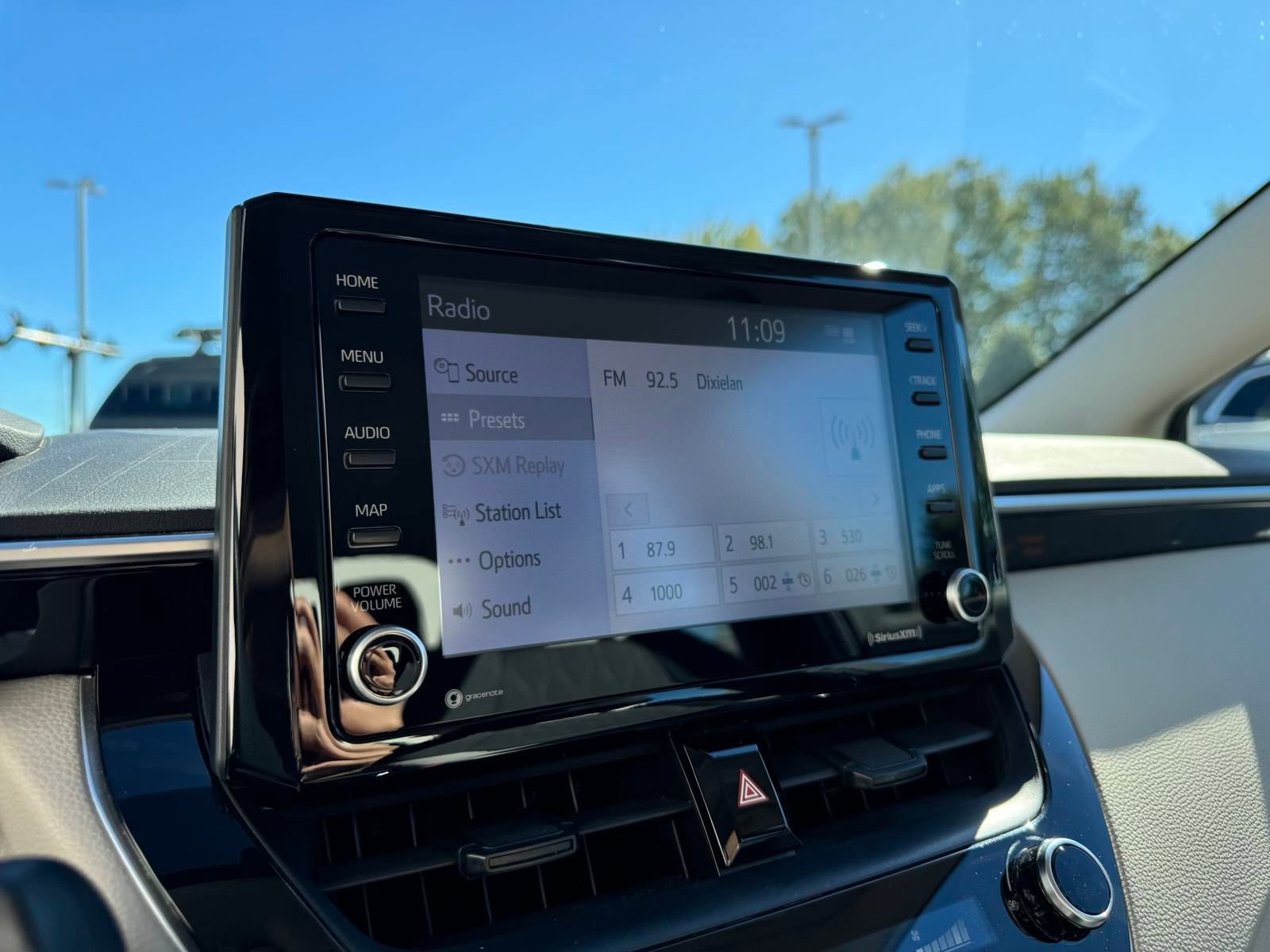 Used 2022 Toyota Corolla LE image 8