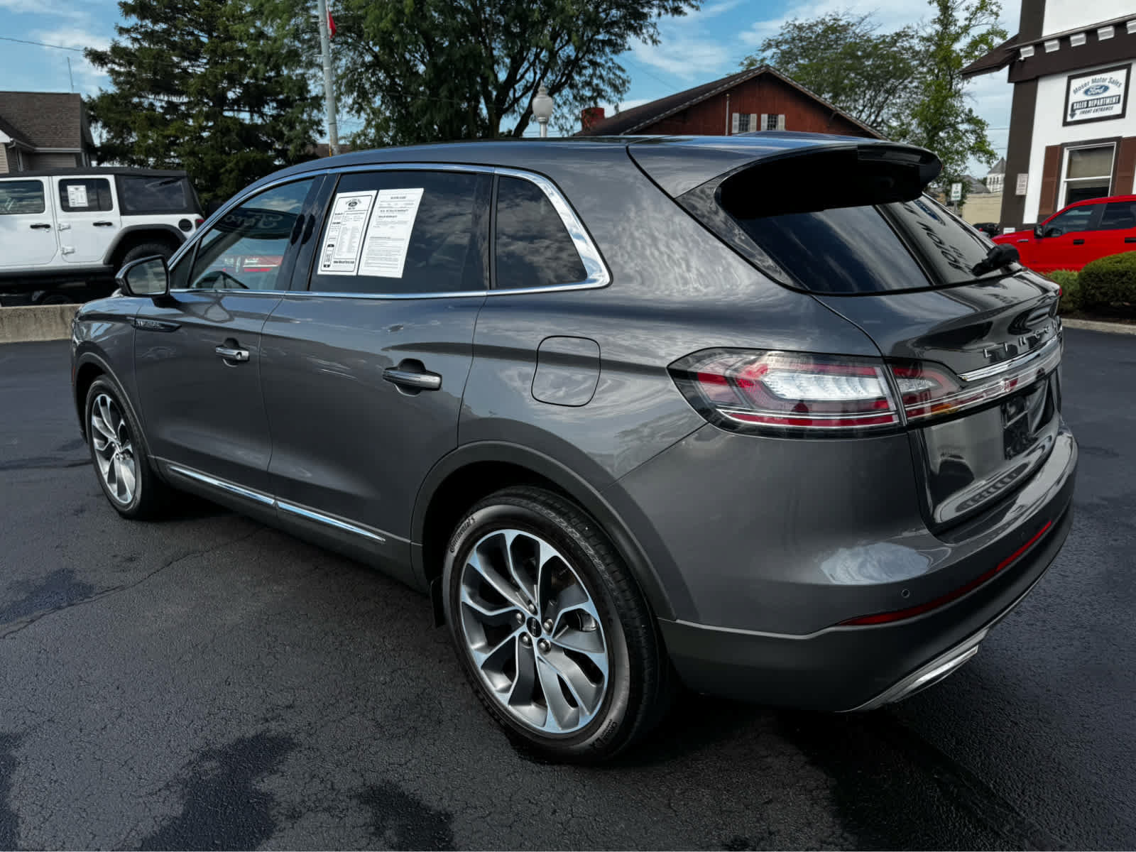 Used 2023 Lincoln Nautilus Reserve AWD/4WD image 9