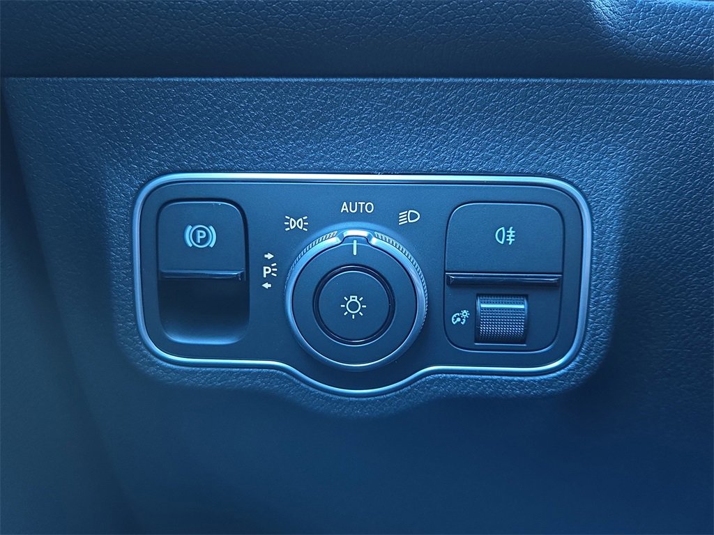 New 2026 Mercedes-Benz GLB 250 4MATIC image 25