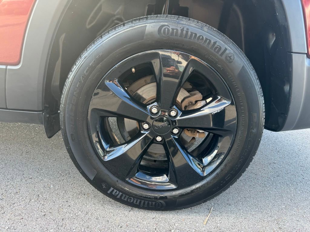 Used 2019 Jeep Cherokee Latitude Plus FWD image 26