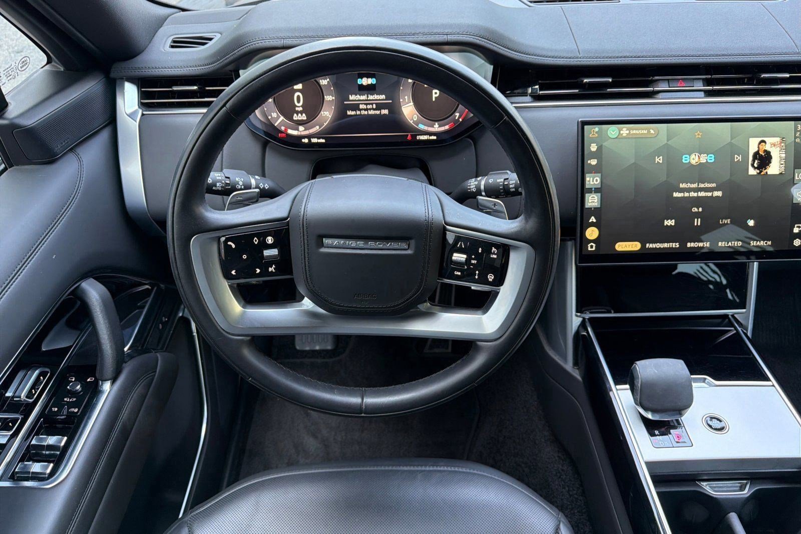 Used 2024 Land Rover Range Rover SE AWD/4WD image 4