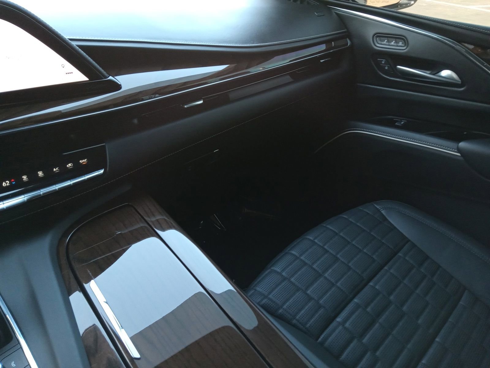 Used 2023 Cadillac Escalade Sport Platinum w/ LPO, ONYX Package image 19