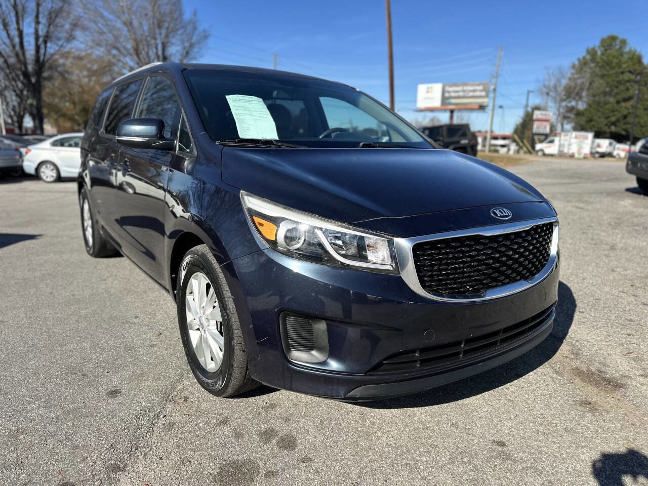 Used 2015 Kia Sedona LX w/ LX Convenience Package image 3