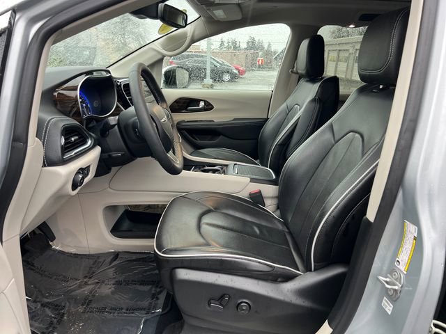 Used 2023 Chrysler Pacifica Limited image 17